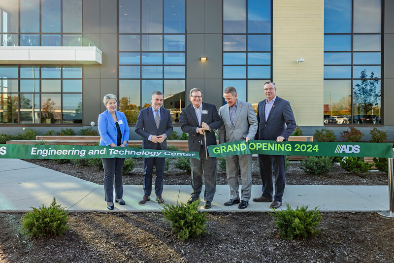 Engineering and Technology Center Ribbon Cutting